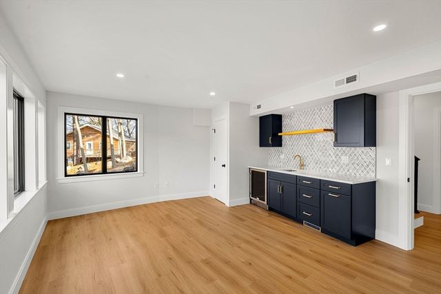 12 Woodward Ave, Gloucester, MA 01930