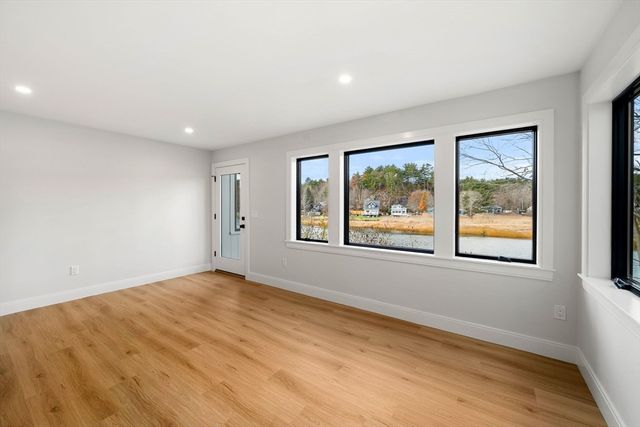 12 Woodward Ave, Gloucester, MA 01930