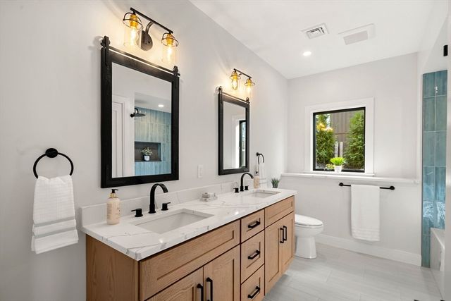 12 Woodward Ave, Gloucester, MA 01930