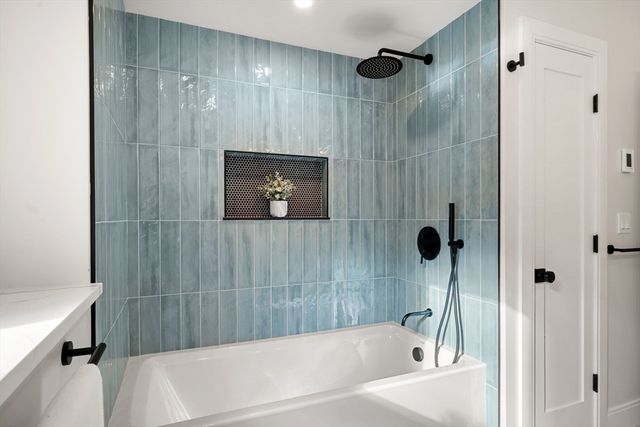 12 Woodward Ave, Gloucester, MA 01930