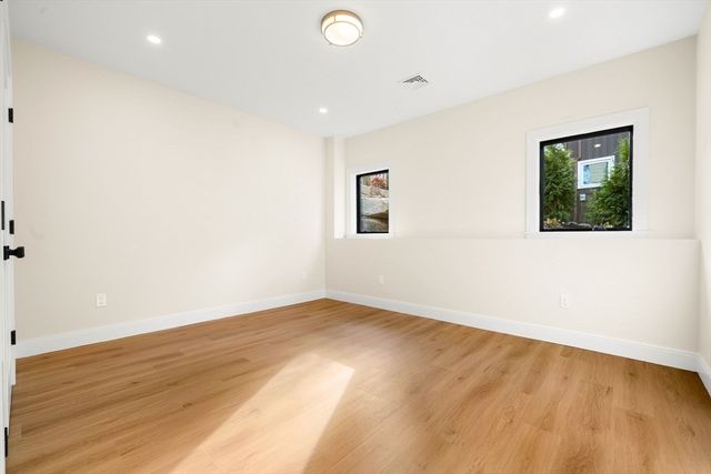 12 Woodward Ave, Gloucester, MA 01930