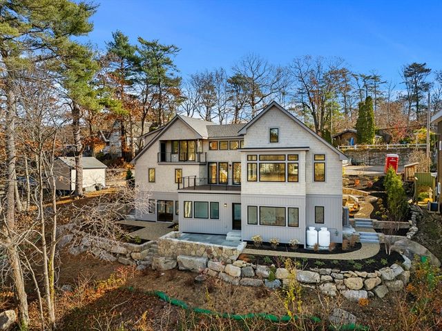 12 Woodward Ave, Gloucester, MA 01930