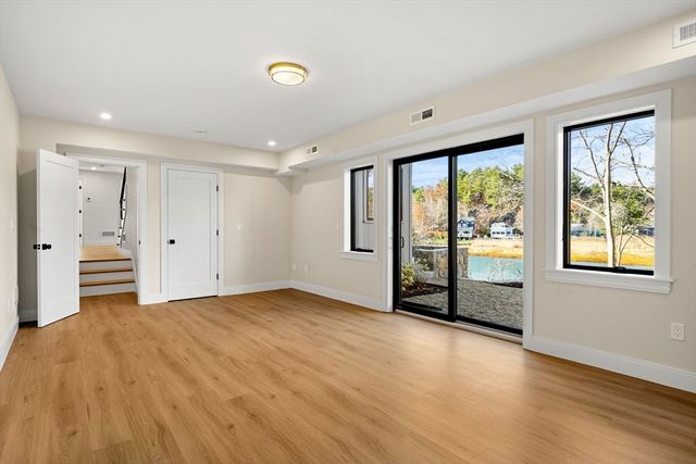 12 Woodward Ave, Gloucester, MA 01930