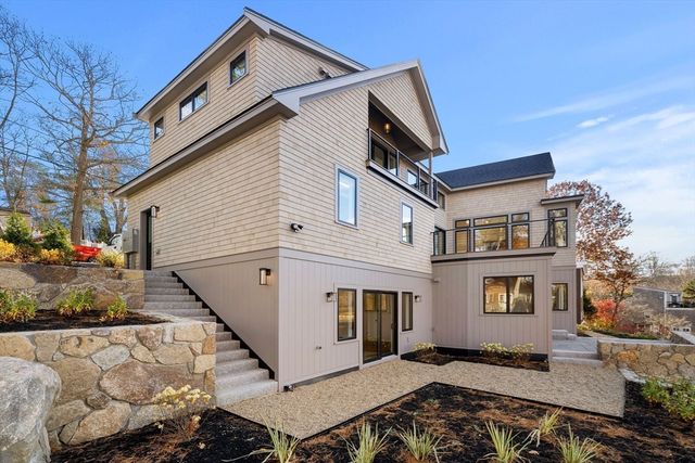 12 Woodward Ave, Gloucester, MA 01930