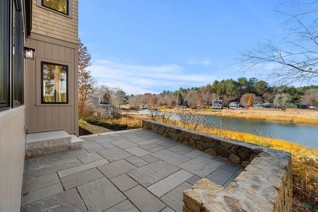 12 Woodward Ave, Gloucester, MA 01930