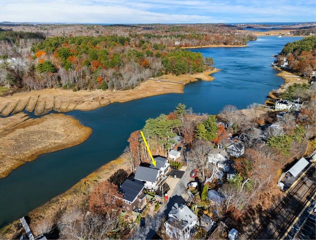 12 Woodward Ave, Gloucester, MA 01930