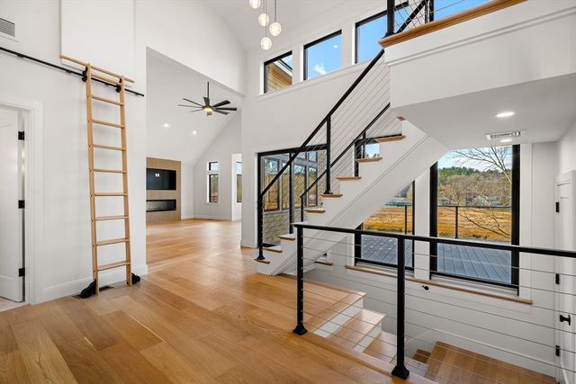 12 Woodward Ave, Gloucester, MA 01930