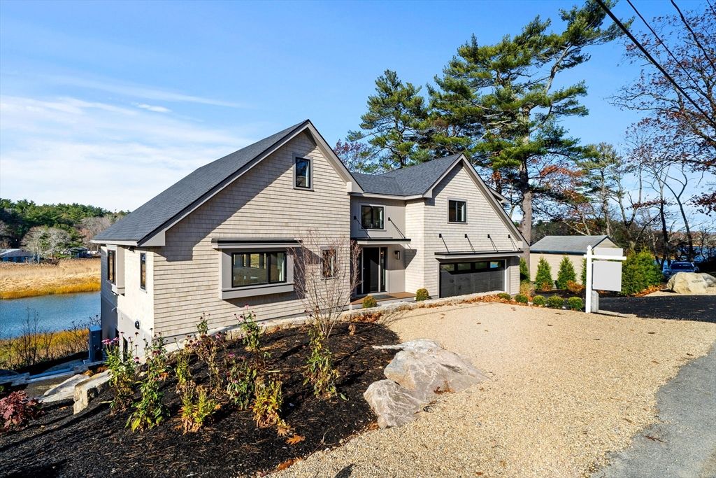 12 Woodward Ave, Gloucester, MA 01930