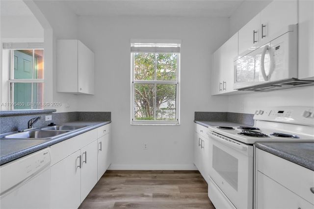 963 NE 42nd Ter 963, Homestead, FL 33033