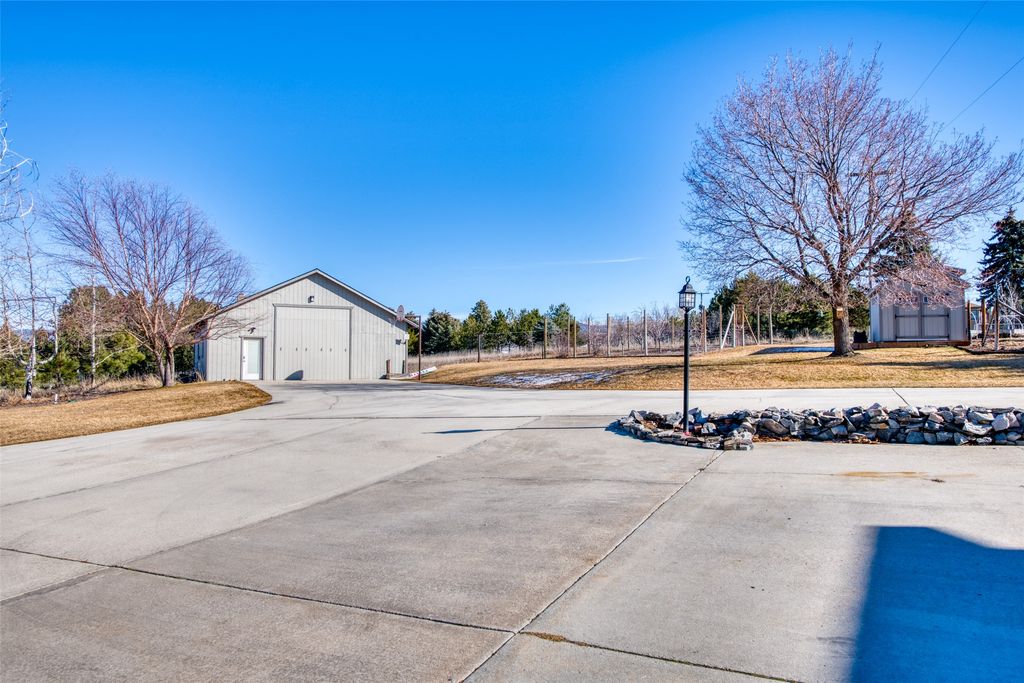 381 Sky West Lane, Hamilton, MT 59840 photo 9