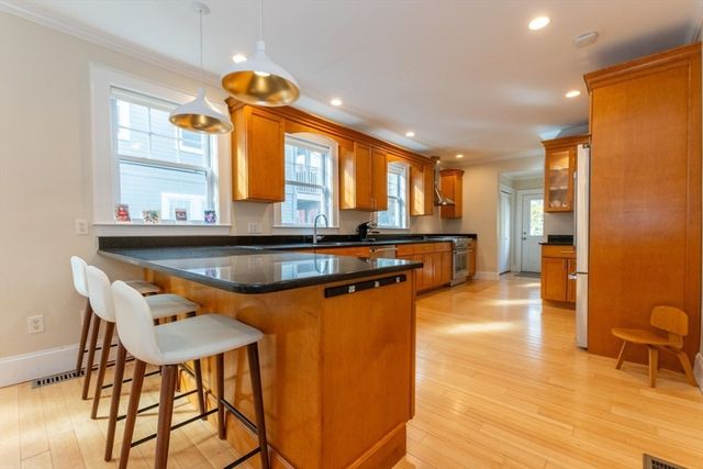 417 Walden St 417, Cambridge, MA 02138