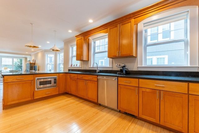 417 Walden St 417, Cambridge, MA 02138