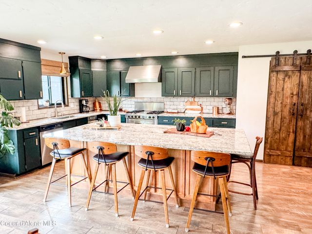 9481 N Chateaux Dr, Hayden, ID 83835