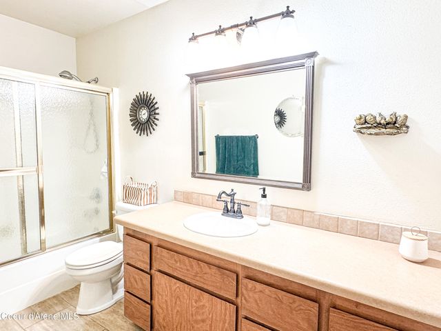 9481 N Chateaux Dr, Hayden, ID 83835