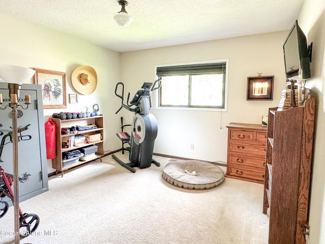 9481 N Chateaux Dr, Hayden, ID 83835