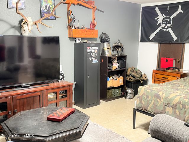 9481 N Chateaux Dr, Hayden, ID 83835