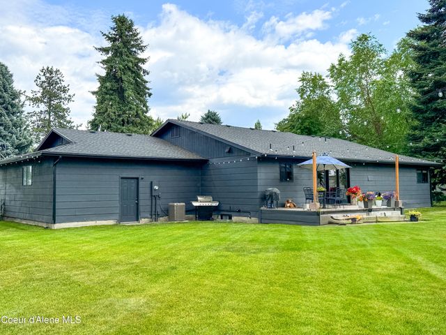 9481 N Chateaux Dr, Hayden, ID 83835