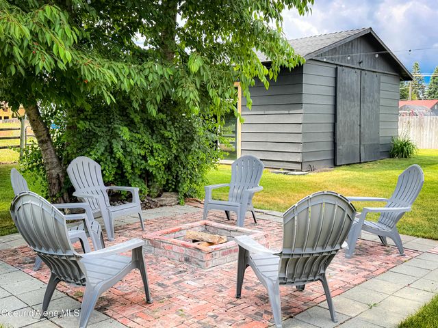 9481 N Chateaux Dr, Hayden, ID 83835