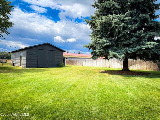 9481 N Chateaux Dr, Hayden, ID 83835