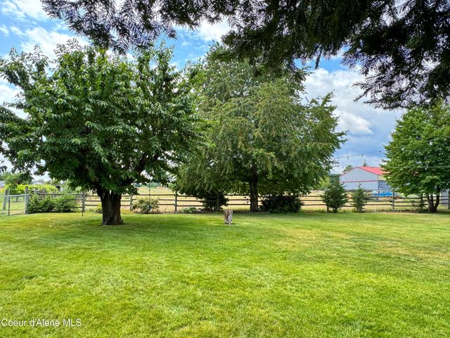 9481 N Chateaux Dr, Hayden, ID 83835