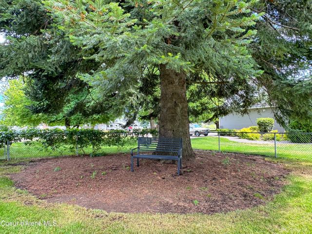 9481 N Chateaux Dr, Hayden, ID 83835