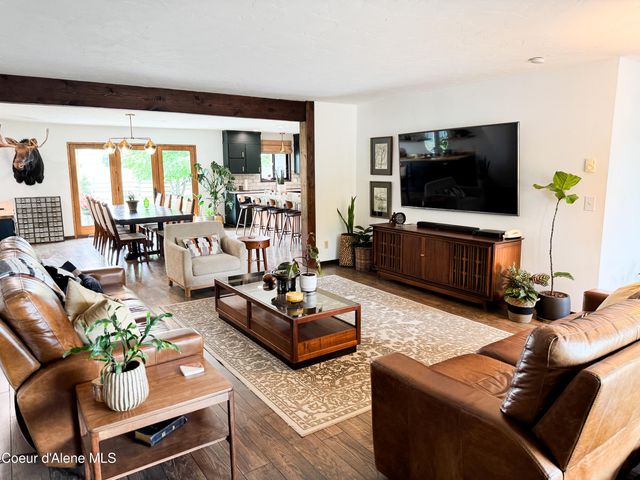 9481 N Chateaux Dr, Hayden, ID 83835