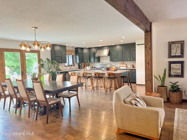 9481 N Chateaux Dr, Hayden, ID 83835