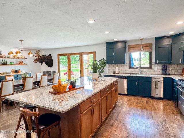 9481 N Chateaux Dr, Hayden, ID 83835