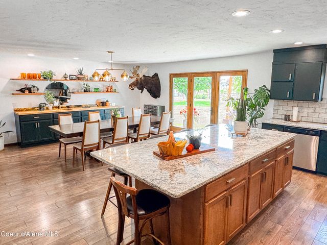 9481 N Chateaux Dr, Hayden, ID 83835