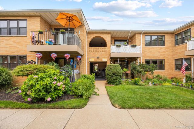 212 Westend Avenue 7-D, Freeport, NY 11520
