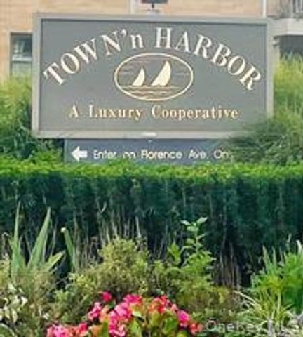 212 Westend Avenue 7-D, Freeport, NY 11520