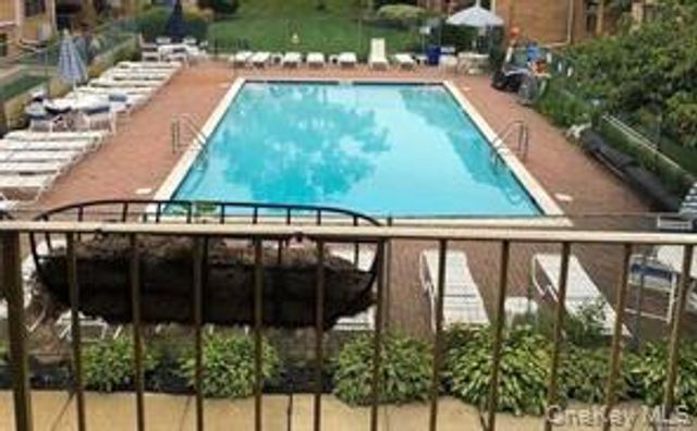 212 Westend Avenue 7-D, Freeport, NY 11520
