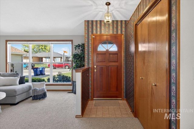 1579 E Falconrim Ct, Eagle, ID 83616