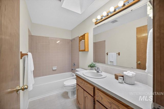 1579 E Falconrim Ct, Eagle, ID 83616