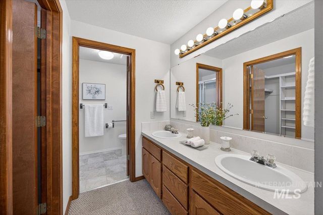 1579 E Falconrim Ct, Eagle, ID 83616