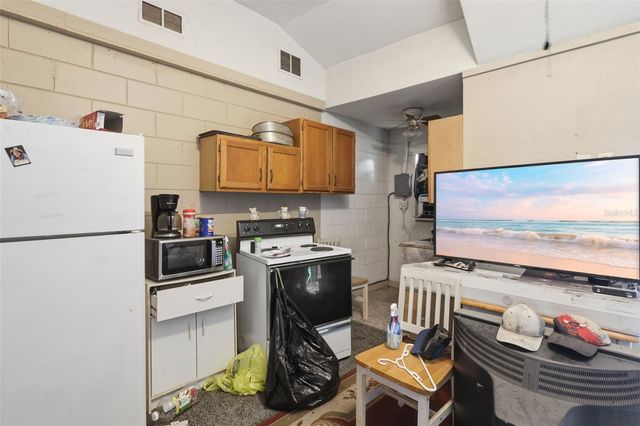 6102 LAKE WINONA ROAD, De Leon Springs, FL 32130