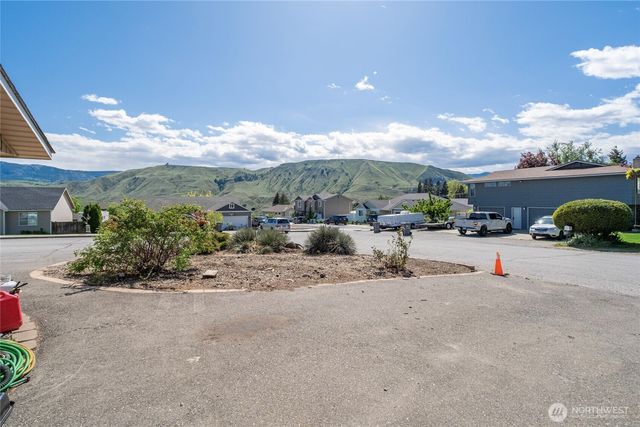 1121 Jean St SE, East Wenatchee, WA 98802