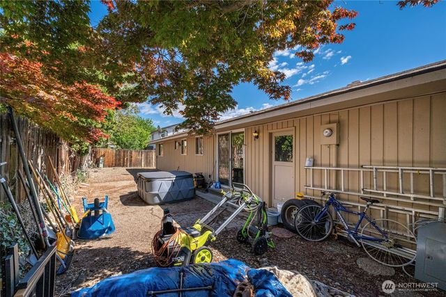 1121 Jean St SE, East Wenatchee, WA 98802