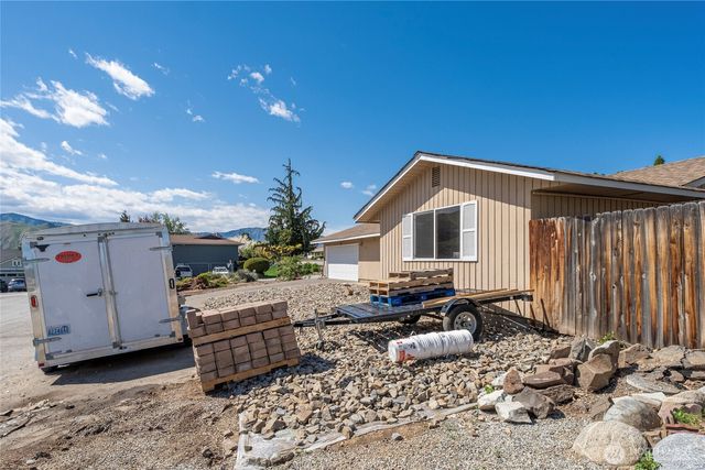 1121 Jean St SE, East Wenatchee, WA 98802