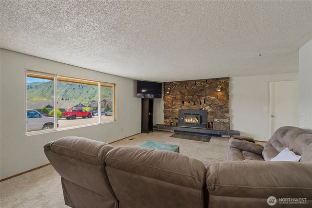 1121 Jean St SE, East Wenatchee, WA 98802