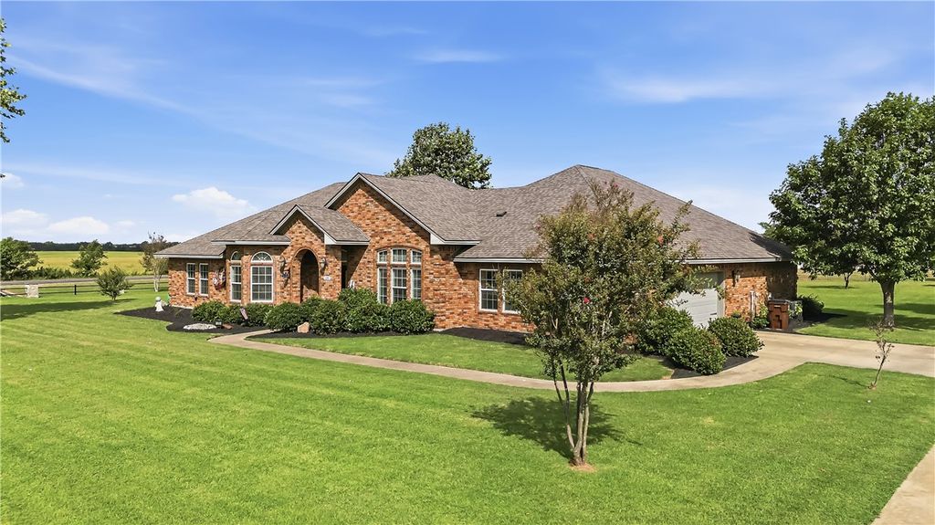 135 Apache Drive, Franklin, TX 77856 — photo 2