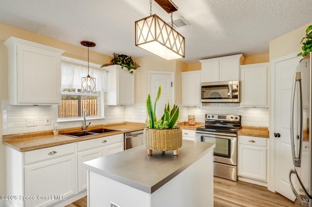 2250 Spring Creek Circle NE, Palm Bay, FL 32905