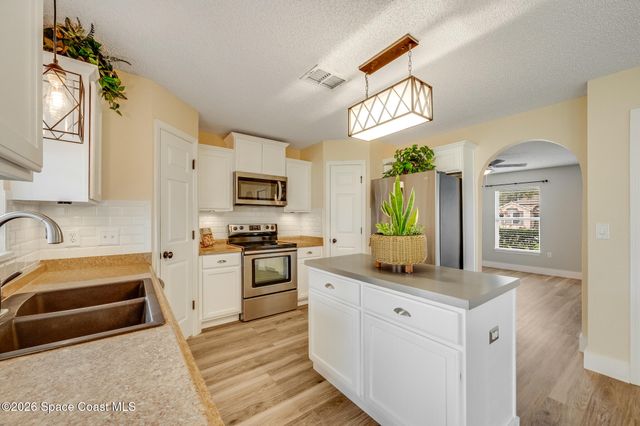 2250 Spring Creek Circle NE, Palm Bay, FL 32905