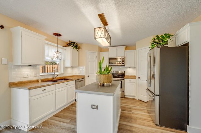 2250 Spring Creek Circle NE, Palm Bay, FL 32905