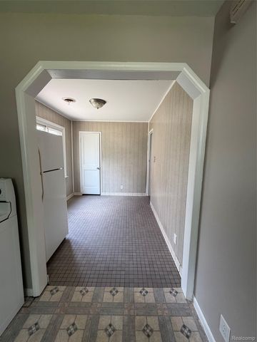 768 W MAPLEDALE Avenue, Hazel Park, MI 48030