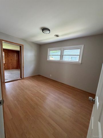 768 W MAPLEDALE Avenue, Hazel Park, MI 48030