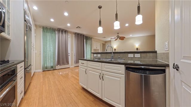 1274 Calcione Drive, Henderson, NV 89011