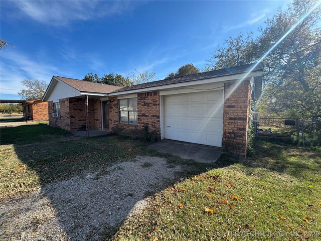 21 Park Street, Lone Grove, OK 73443