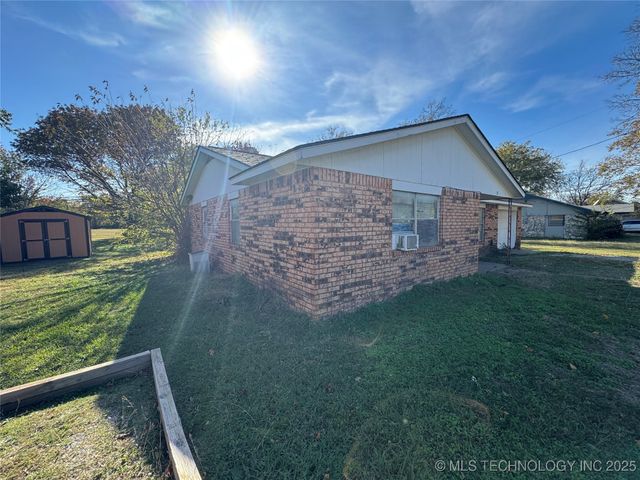 21 Park Street, Lone Grove, OK 73443