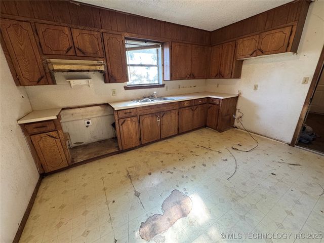 21 Park Street, Lone Grove, OK 73443